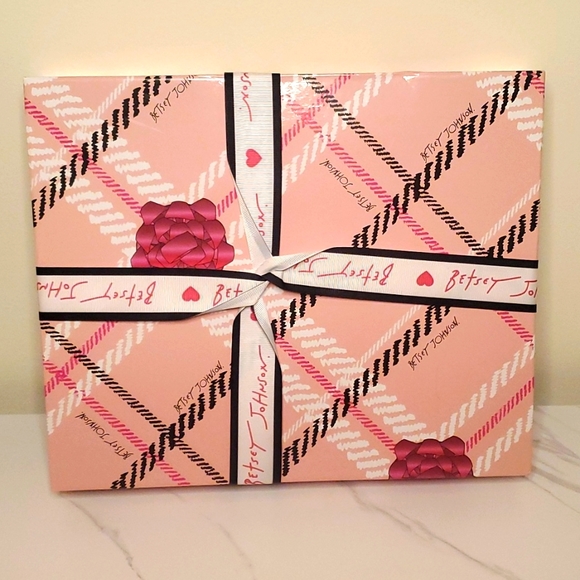 Betsey Johnson Gift Set Hat and Card Case Floral - Picture 4 of 11